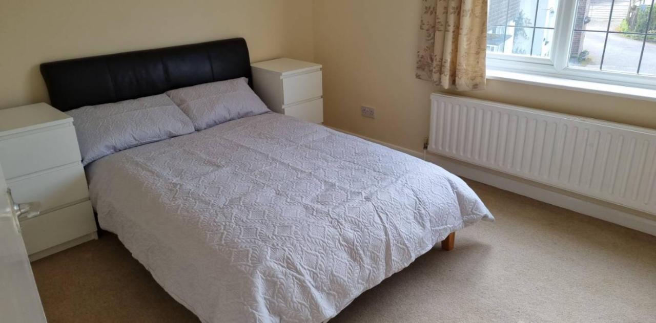 Lovely 2-Bedroom New Forest Apartment On A Farm New Milton Exteriör bild