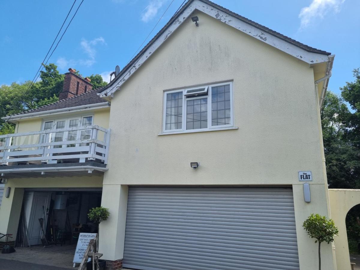 Lovely 2-Bedroom New Forest Apartment On A Farm New Milton Exteriör bild